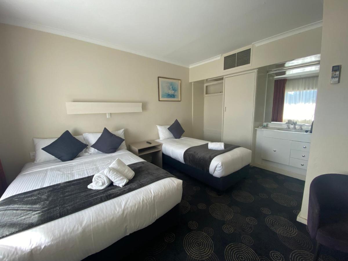 The Astor Hotel Motel Goulburn Exterior photo