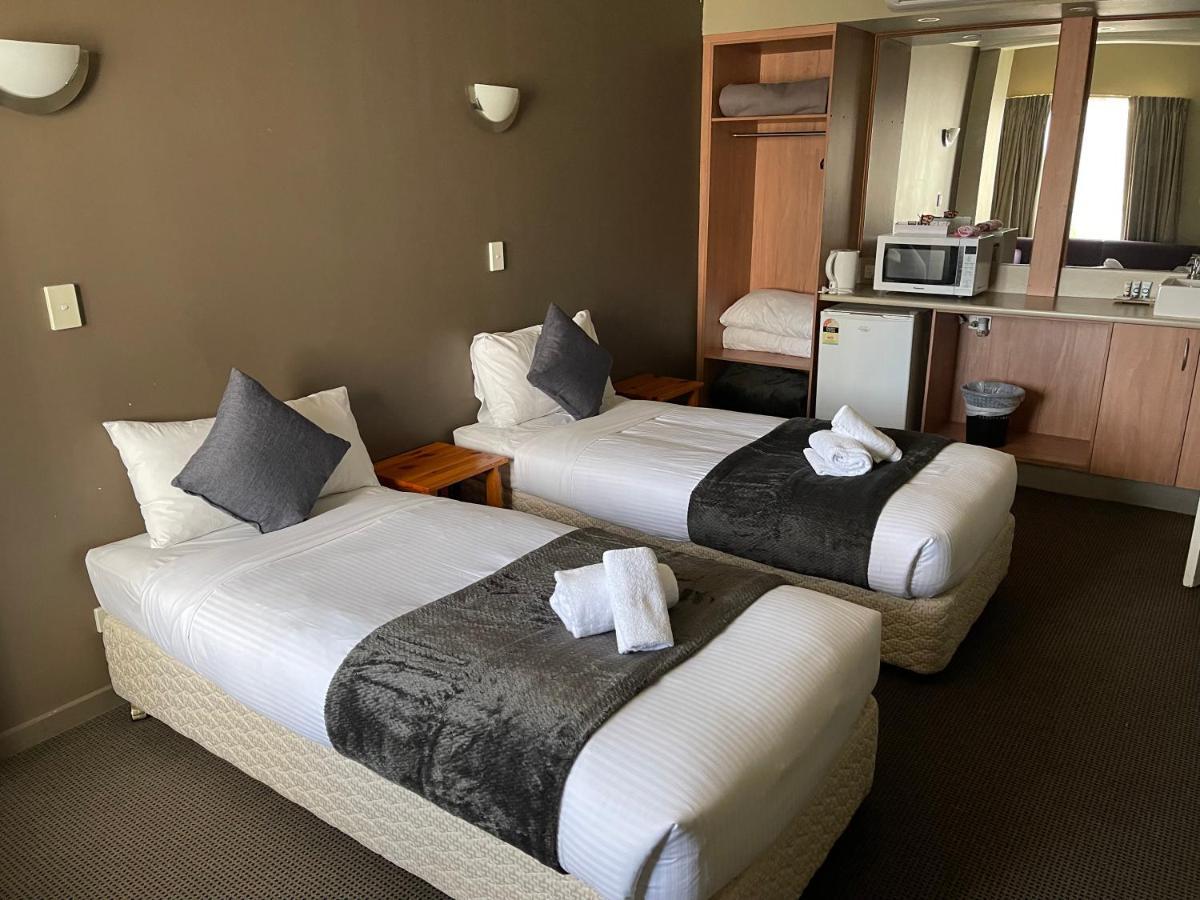 The Astor Hotel Motel Goulburn Exterior photo